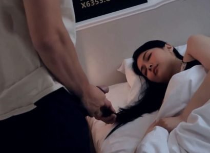 Mẹ kế nứng lồn rủ con trai địt cùng